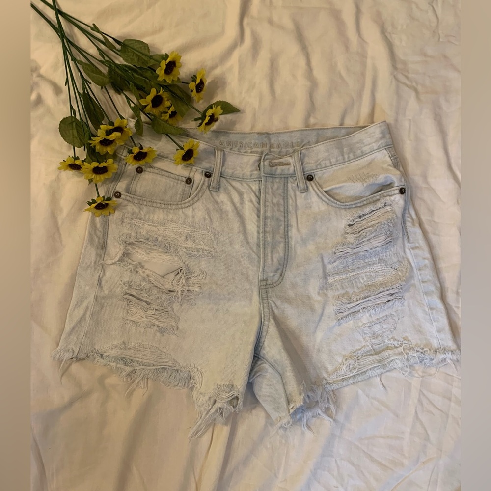 American Eagle high waisted light color jean shorts